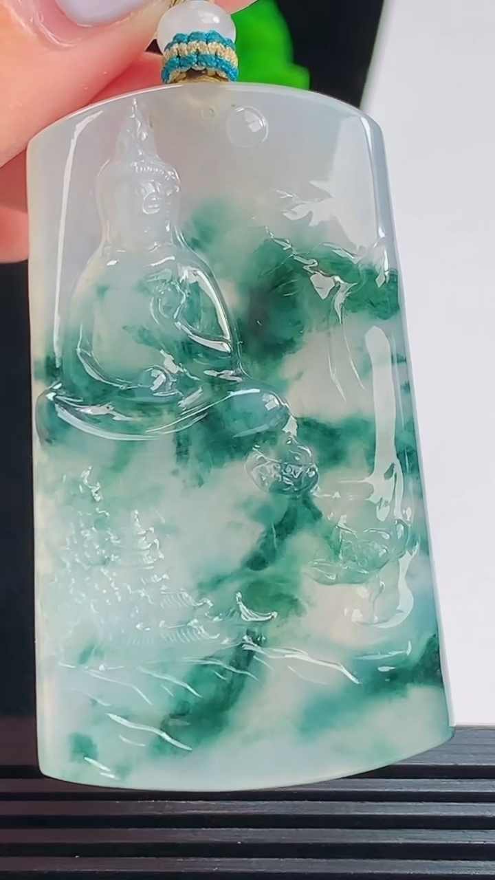 天然A货翡翠种飘花观音菩萨吊坠，尺寸53-31.5-5 重量:24.29g
8月22日