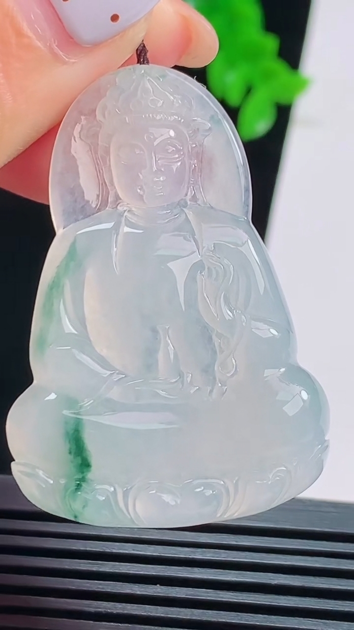 天然A货翡翠种飘花素衣观音吊坠，尺寸46.6-32.5-5.2 重量:14.3g
8月22日