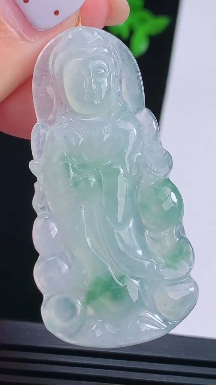 天然A货翡翠观音菩萨吊坠，尺寸52.5-26-5 重量:12.65g
8月22日
