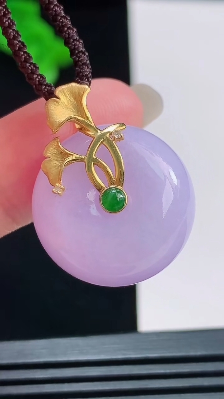 天然A货翡翠18k金紫罗兰平安扣吊坠，尺寸21.1-13重量:12.77g
8月22日