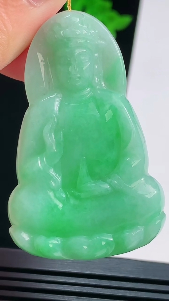 天然A货翡翠素衣观音吊坠，尺寸53-34-5.5 重量:18.32g
8月22日