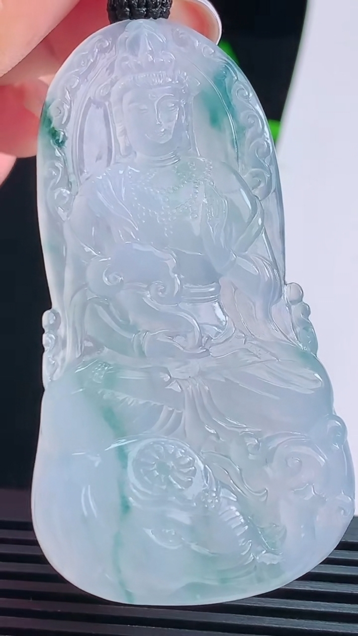 天然A货翡翠种飘花普贤菩萨吊坠，尺寸66-36-5.6 重量:33.56g
8月22日