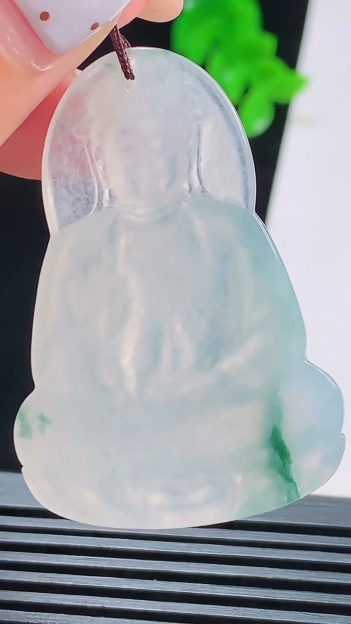 天然A货翡翠种飘花素衣观音吊坠，尺寸46.6-32.5-5.2 重量:14.3g
8月22日