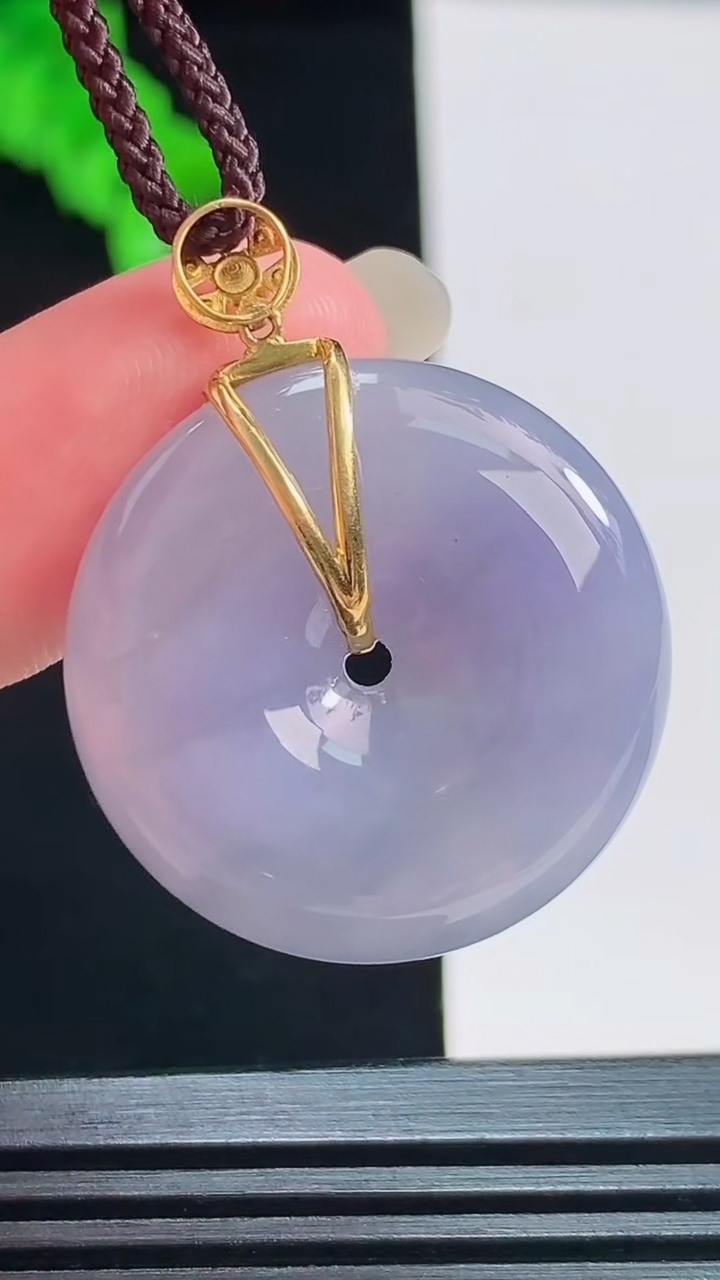天然A货翡翠种紫罗兰平安扣吊坠，尺寸27-7.4重量:12.34g
8月22日