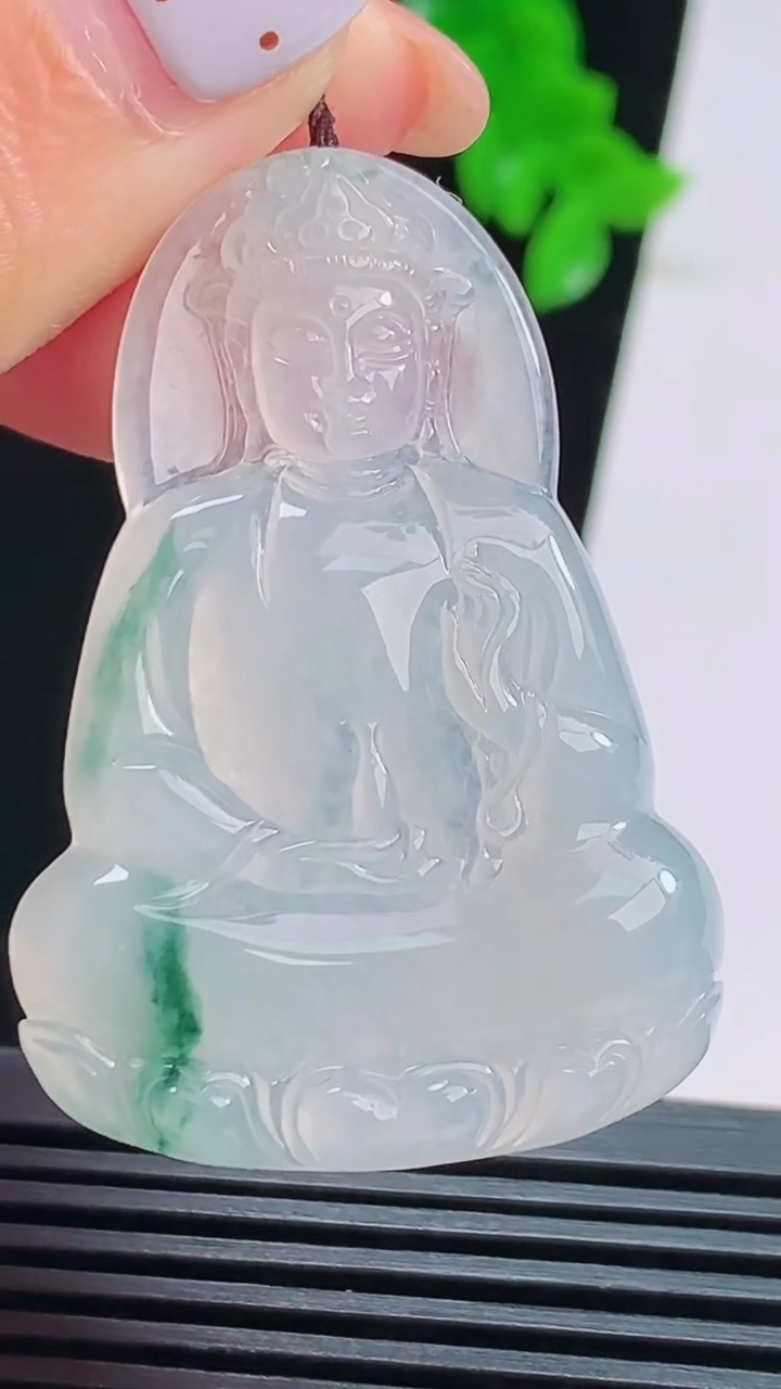 天然A货翡翠种飘花素衣观音吊坠，尺寸46.6-32.5-5.2 重量:14.3g
8月22日