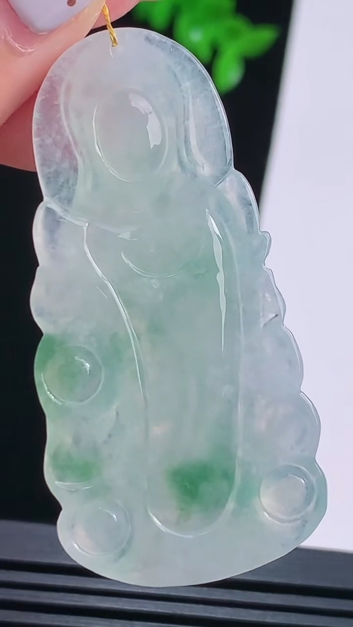 天然A货翡翠观音菩萨吊坠，尺寸52.5-26-5 重量:12.65g
8月22日