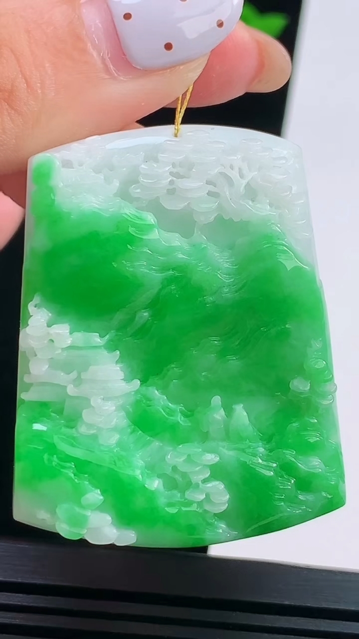 天然A货翡翠山水牌吊坠，尺寸44-35-9.5 重量:30.62g
8月22日