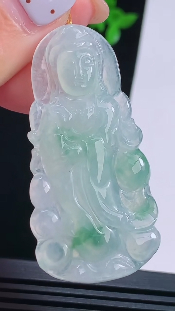 天然A货翡翠观音菩萨吊坠，尺寸52.5-26-5 重量:12.65g
8月22日