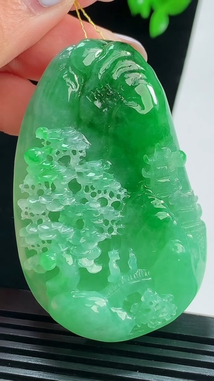 天然A货翡翠山水牌吊坠，尺寸58.6-36-11.6 重量:53.90g
8月22日