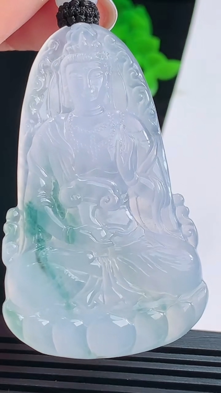天然A货翡翠种飘花素衣观音吊坠，尺寸58.2-36-5.6 重量:28.11g
8月22日