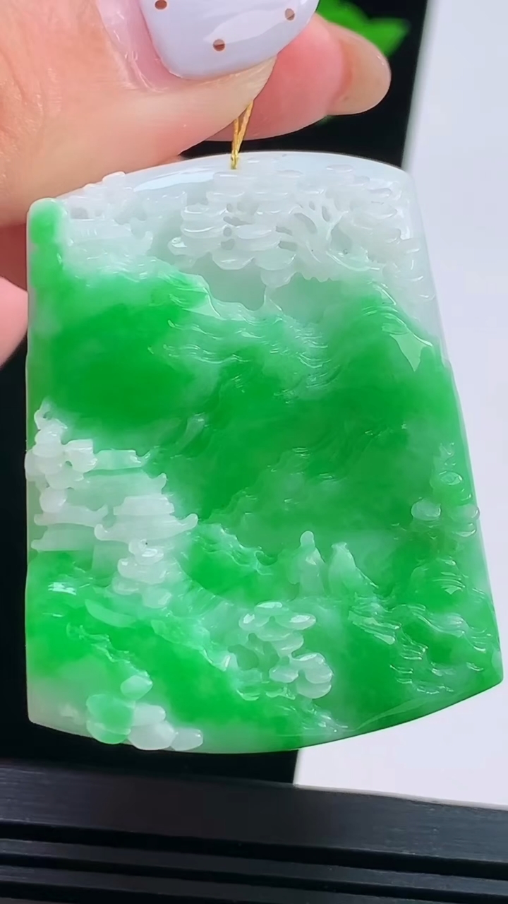 天然A货翡翠山水牌吊坠，尺寸44-35-9.5 重量:30.62g
8月22日