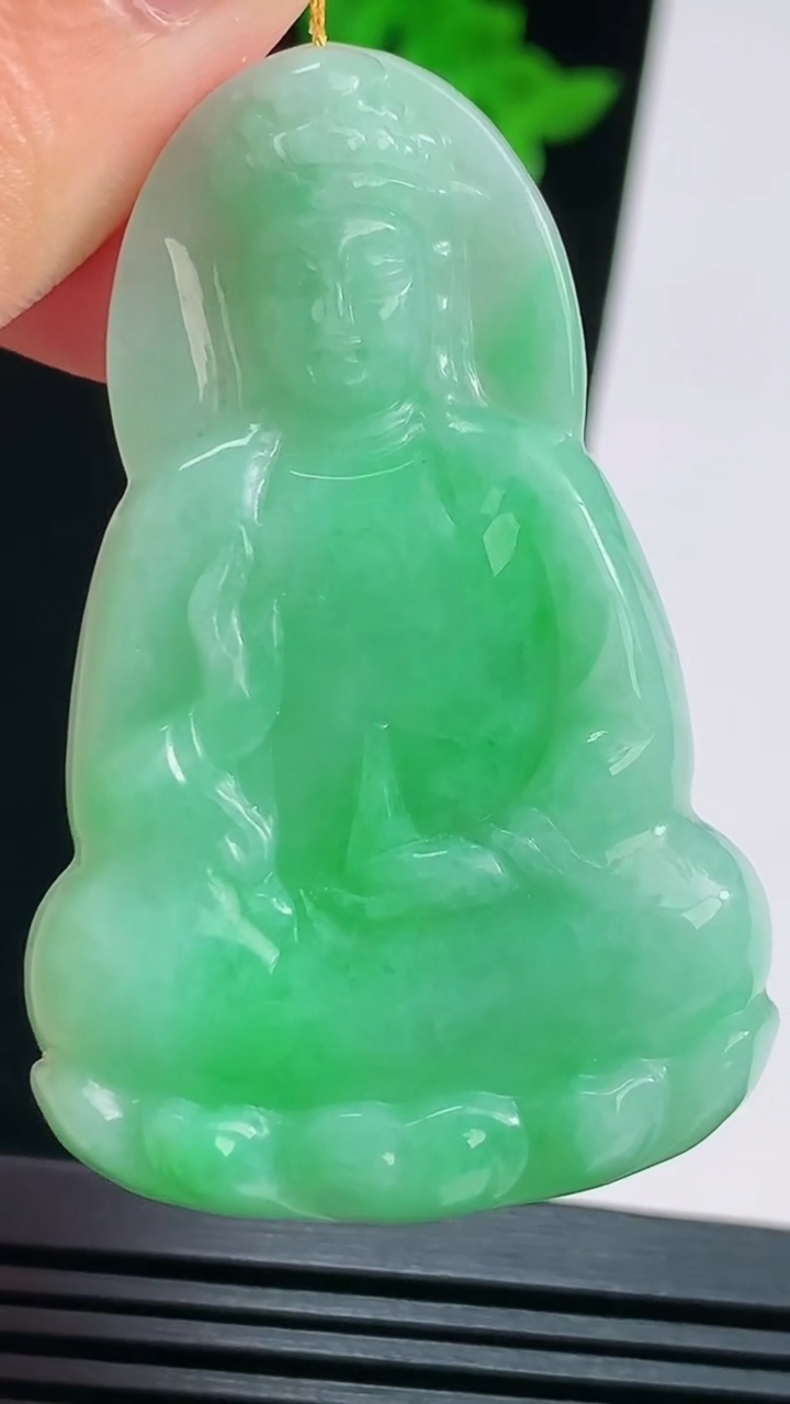 天然A货翡翠素衣观音吊坠，尺寸53-34-5.5 重量:18.32g
8月22日