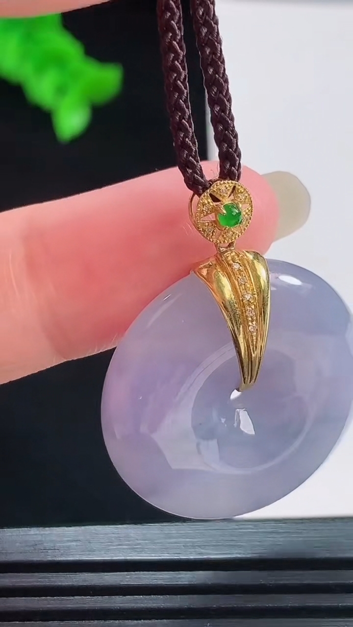 天然A货翡翠种紫罗兰平安扣吊坠，尺寸27-7.4重量:12.34g
8月22日