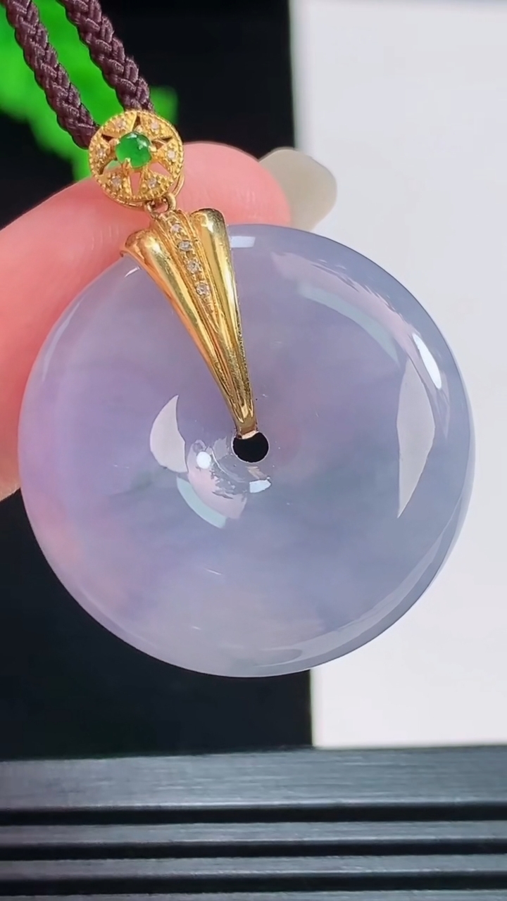 天然A货翡翠种紫罗兰平安扣吊坠，尺寸27-7.4重量:12.34g
8月22日