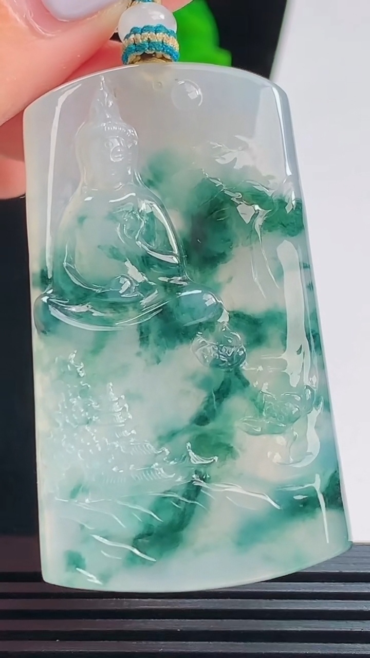 天然A货翡翠种飘花观音菩萨吊坠，尺寸53-31.5-5 重量:24.29g
8月22日
