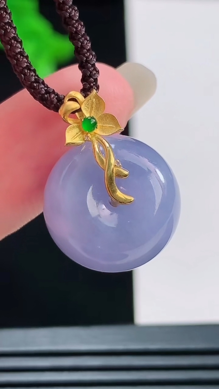 天然A货翡翠18k金紫罗兰平安扣 面包扣吊坠，尺寸16.2-11.5重量:6.56g
8月22日