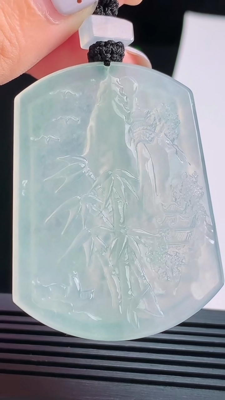 天然A货翡翠山水牌吊坠，尺寸53-40-5.2 重量:33.22g
8月22日