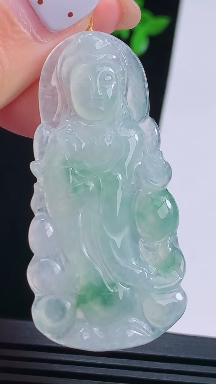 天然A货翡翠观音菩萨吊坠，尺寸52.5-26-5 重量:12.65g
8月22日