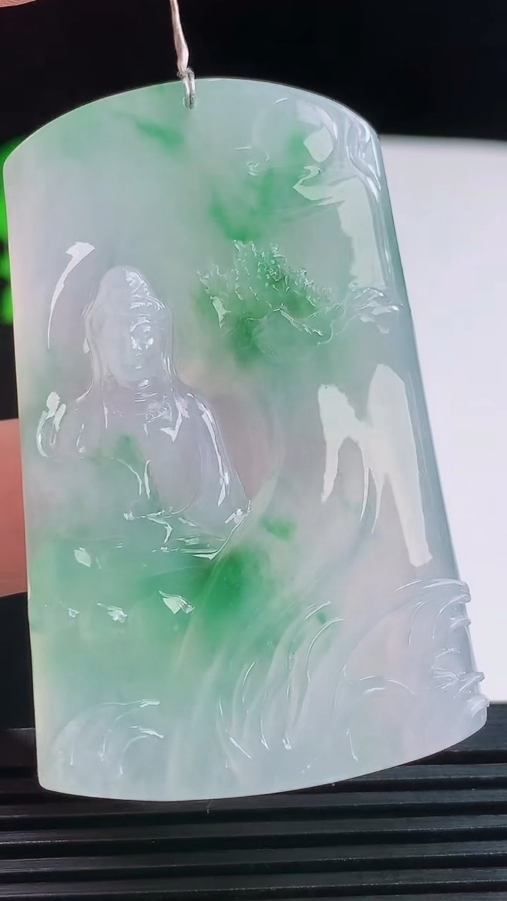 天然A货翡翠山水大势至观音菩萨吊坠，尺寸58-36-5.6重量:29.92g
8月23日