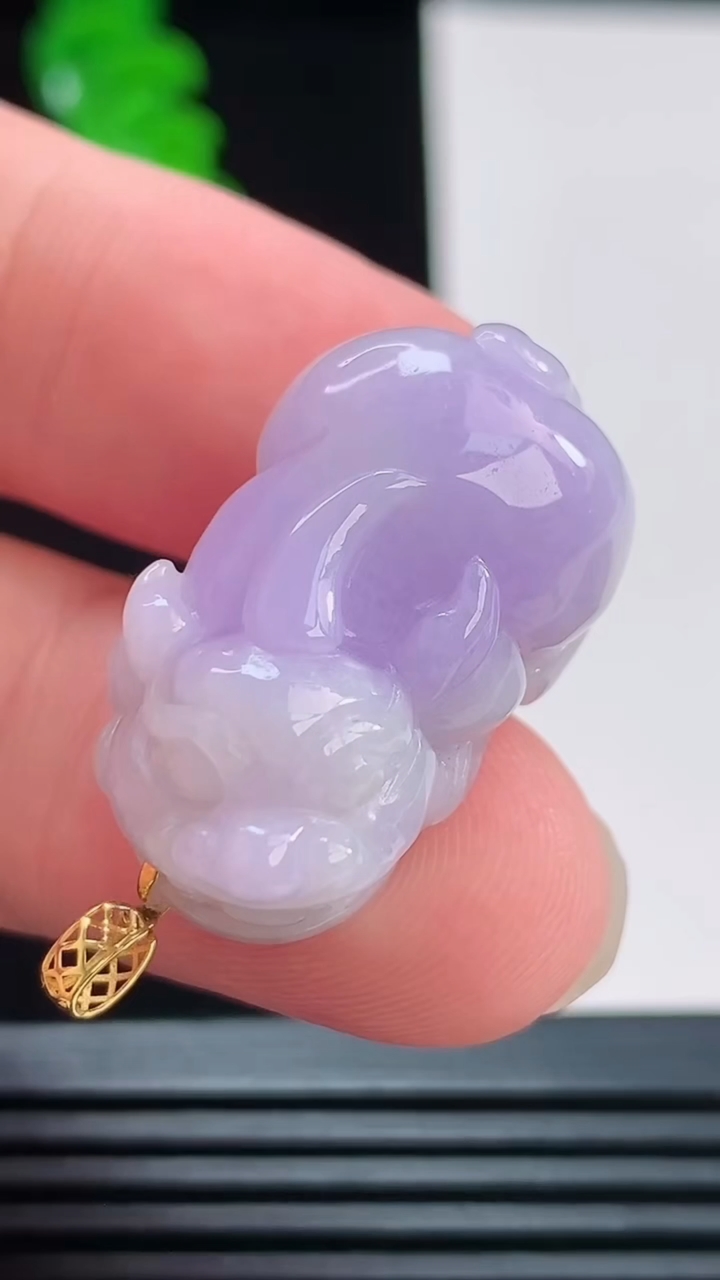 天然A货翡翠18k金紫罗兰貔貅吊坠，尺寸26.8-15.3-10重量:11.42g
8月23日