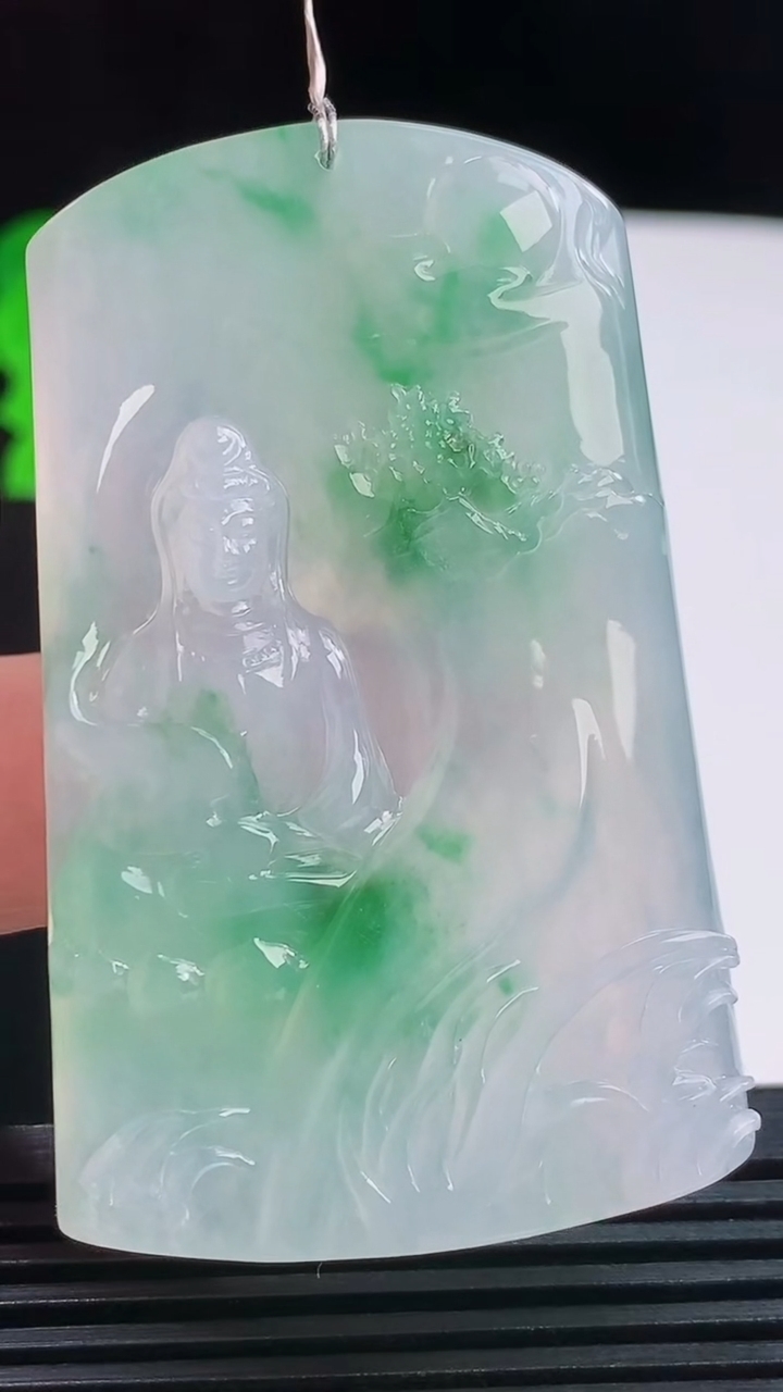 天然A货翡翠山水大势至观音菩萨吊坠，尺寸58-36-5.6重量:29.92g
8月23日