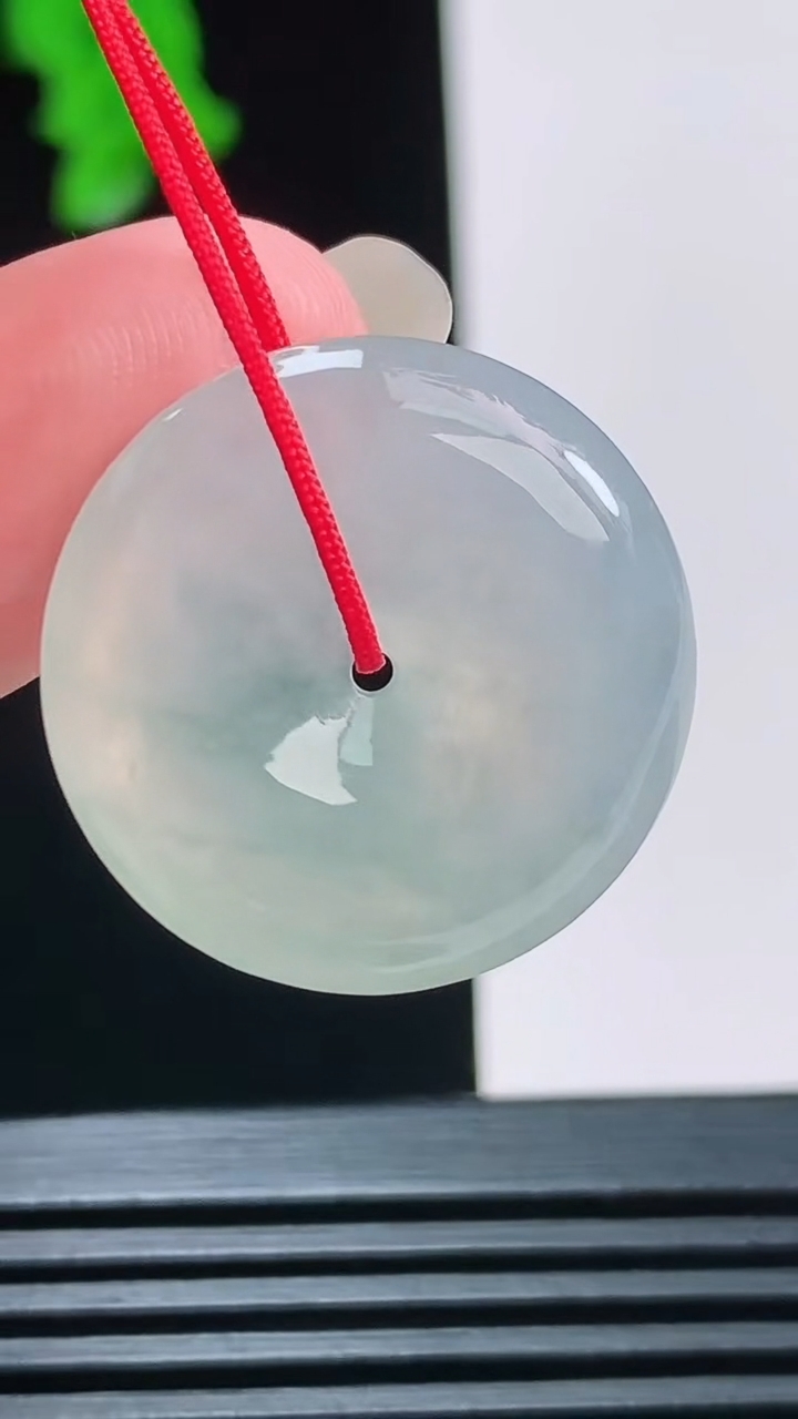 天然A货翡翠冰种飘花平安扣吊坠，尺寸24-5.4重量:6.31g
8月23日
