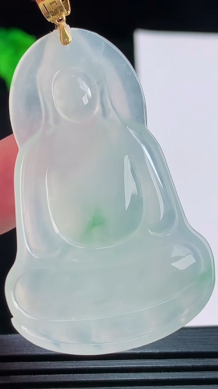 天然A货翡翠种飘花素衣观音菩萨吊坠，尺寸51.6-33-5.1重量:15.29g
8月23日