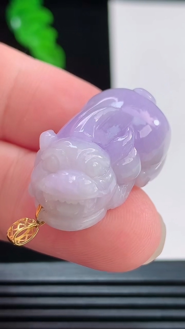 天然A货翡翠18k金紫罗兰貔貅吊坠，尺寸26.8-15.3-10重量:11.42g
8月23日