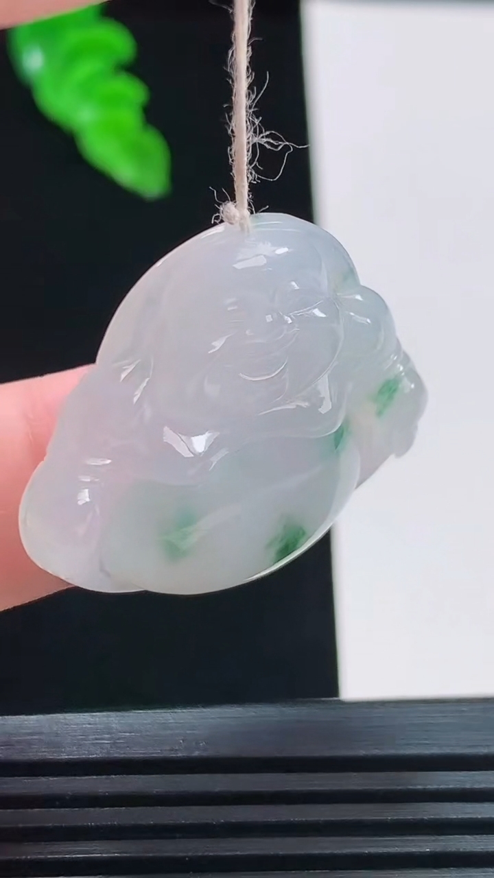 天然A货翡翠冰种飘花佛公吊坠，尺寸29.5-31.8-5.5重量:7.83g
8月23日