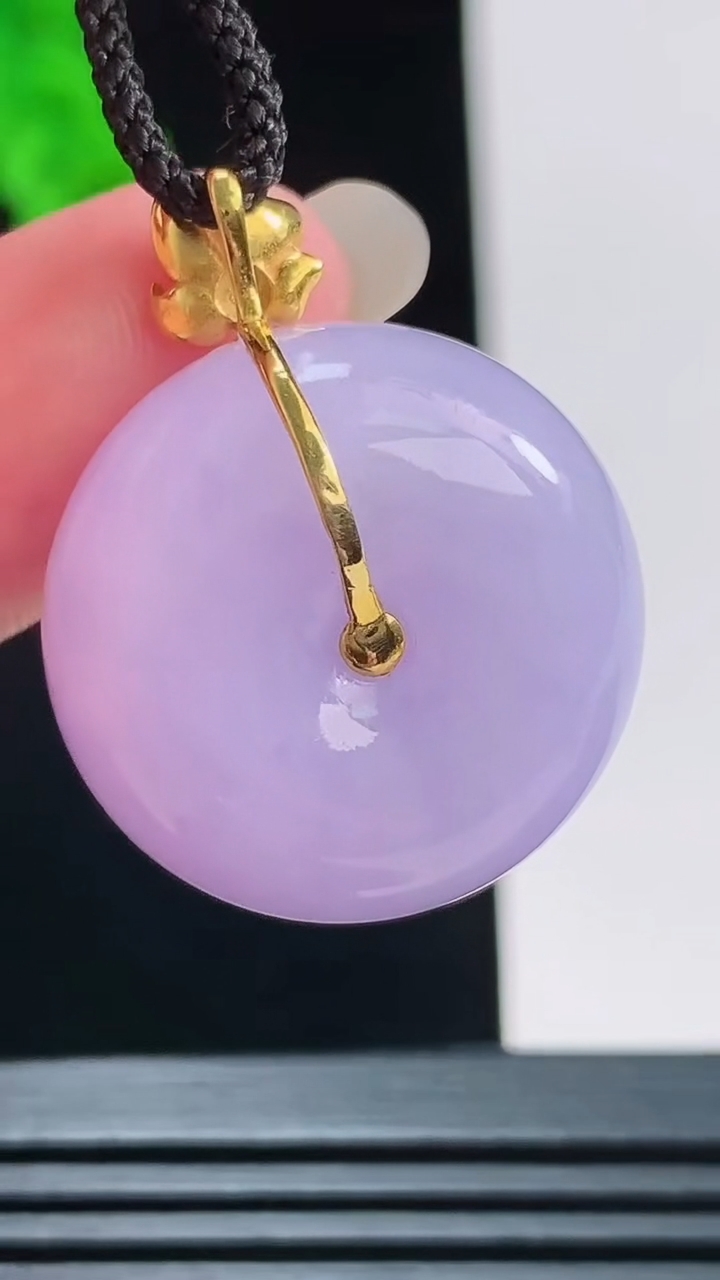 天然A货翡翠18k金紫罗兰平安扣吊坠，尺寸23.2-12.8重量:15.00g
8月23日