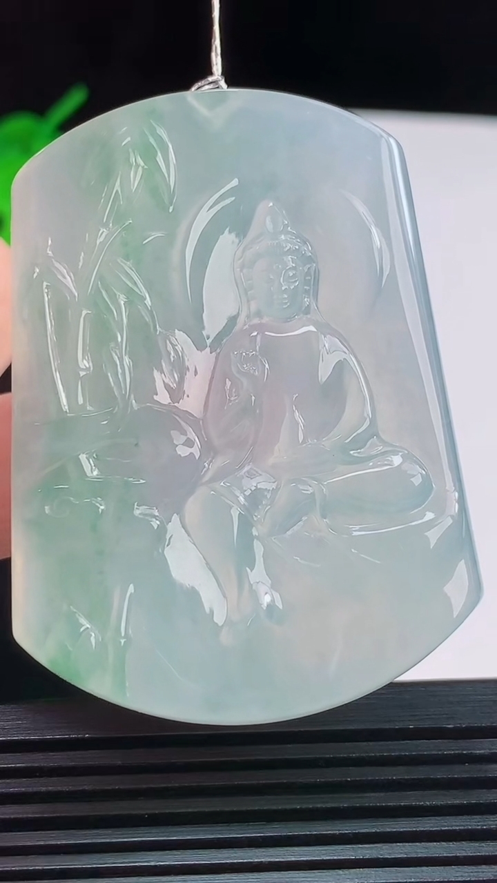 天然A货翡翠观音菩萨吊坠，尺寸54.2-40-5.5重量:29.90g
8月23日