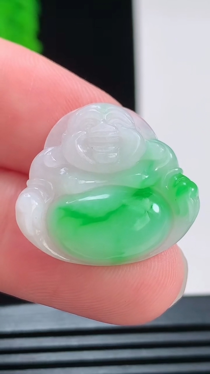 天然A货翡翠佛公吊坠，尺寸21-22.8-5.2重量:3.69g
8月23日