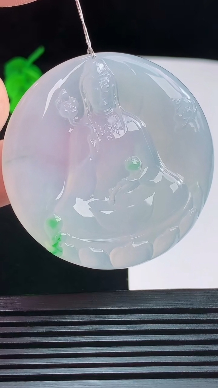 天然A货翡翠大势至观音菩萨吊坠，尺寸48.2-5.3重量:27.02g
8月23日
