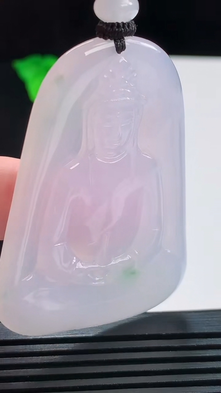 天然A货翡翠观音菩萨吊坠，尺寸58.2-40-4.6重量:27.14g
8月23日
