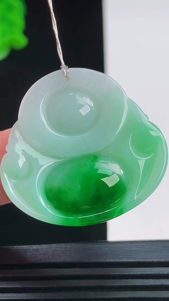 天然A货翡翠佛公吊坠，尺寸30-32-6.2重量:9.05g
8月23日