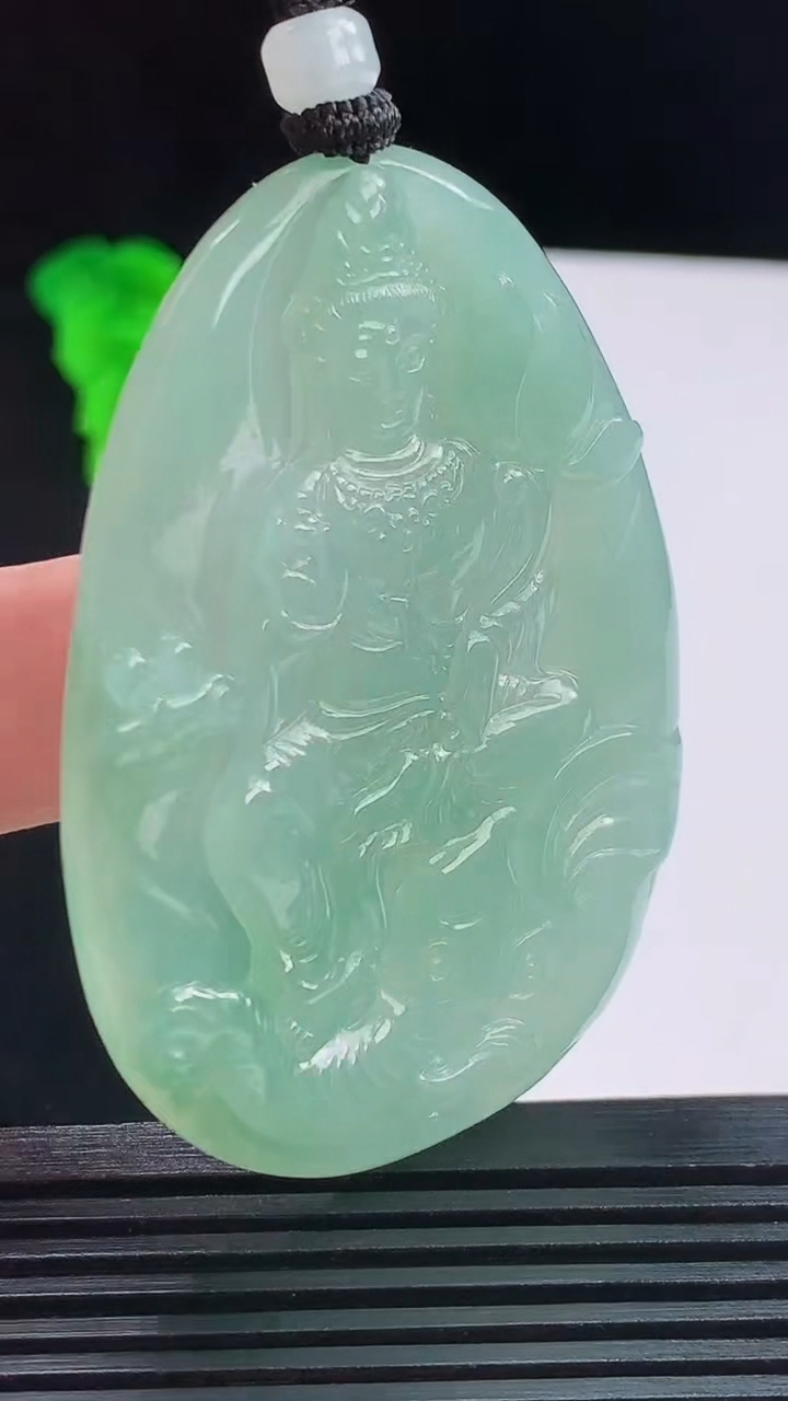 天然A货翡翠普贤菩萨吊坠，尺寸58.5-41.2-5重量:29.917g
8月24日