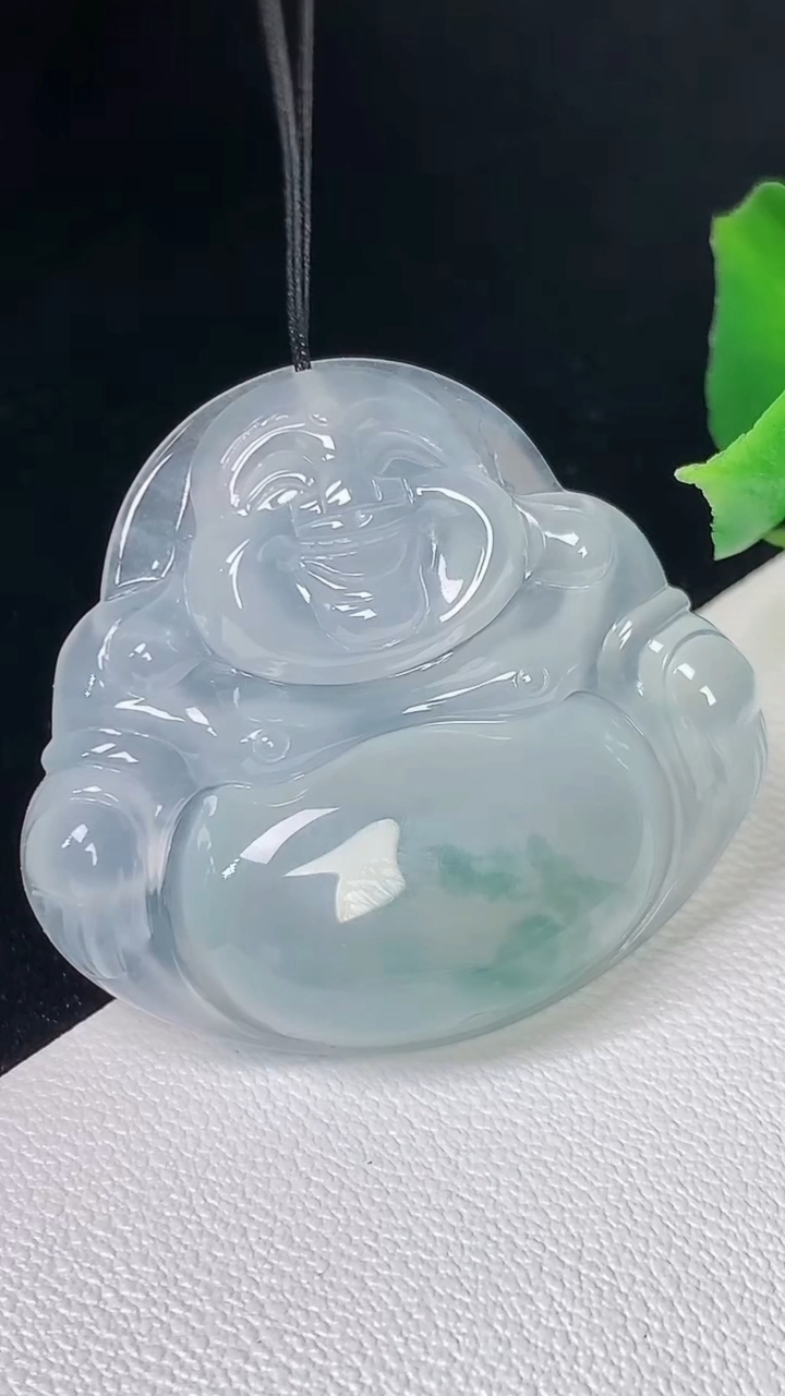 天然A货翡翠飘花佛公吊坠，尺寸28.3-31-5.9，重量:8.38g
8月24日