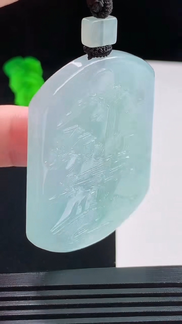 天然A货翡翠山水牌吊坠，尺寸52-40-5.1重量:38.34g
8月24日