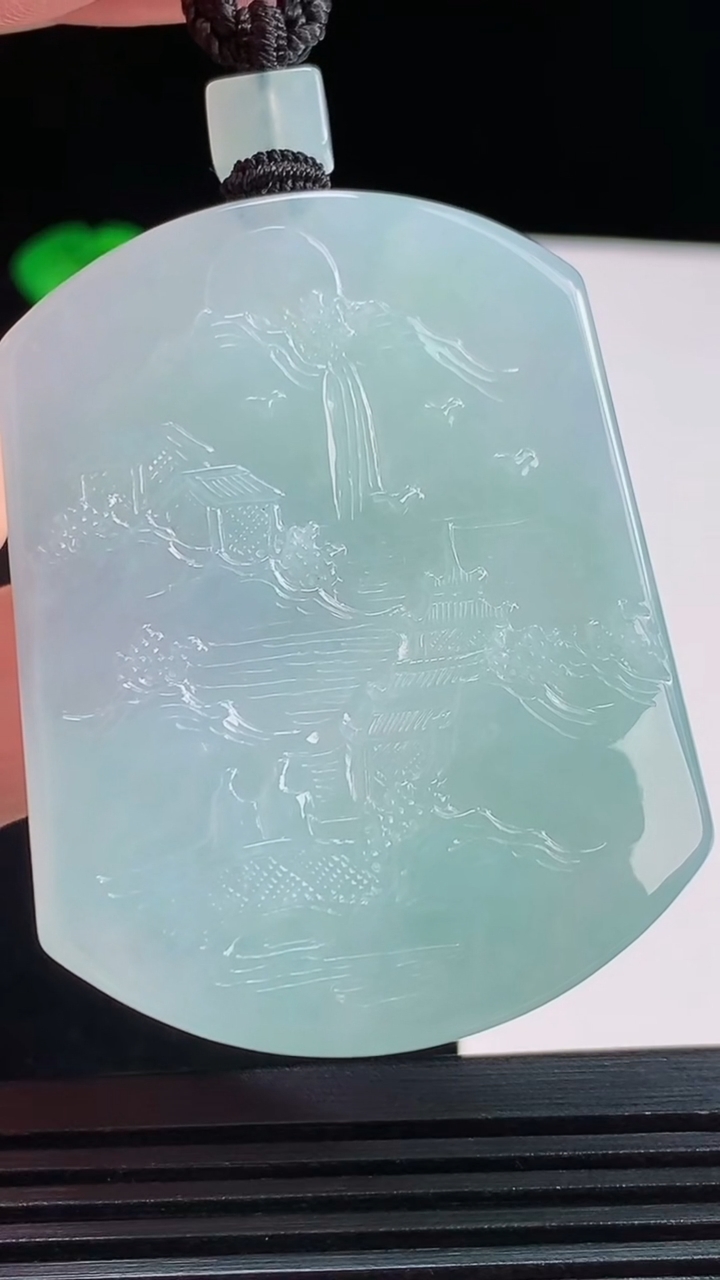 天然A货翡翠山水牌吊坠，尺寸52-40-5.1重量:38.34g
8月24日