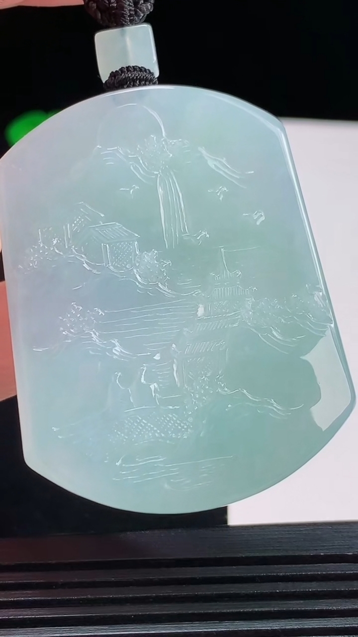 天然A货翡翠山水牌吊坠，尺寸52-40-5.1重量:38.34g
8月24日