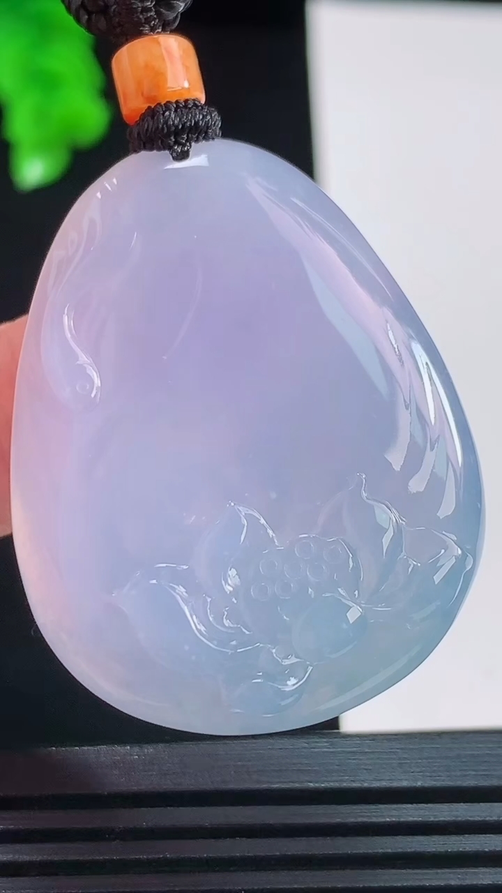 天然A货翡翠种紫罗兰和和美美 荷叶鱼吊坠，尺寸41-31.6-5.4重量:20.44g
8月24日