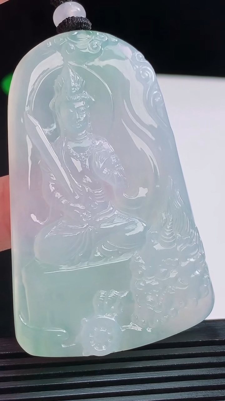 天然A货翡翠文殊菩萨吊坠，尺寸63-41.2-6重量:38.89g
8月24日