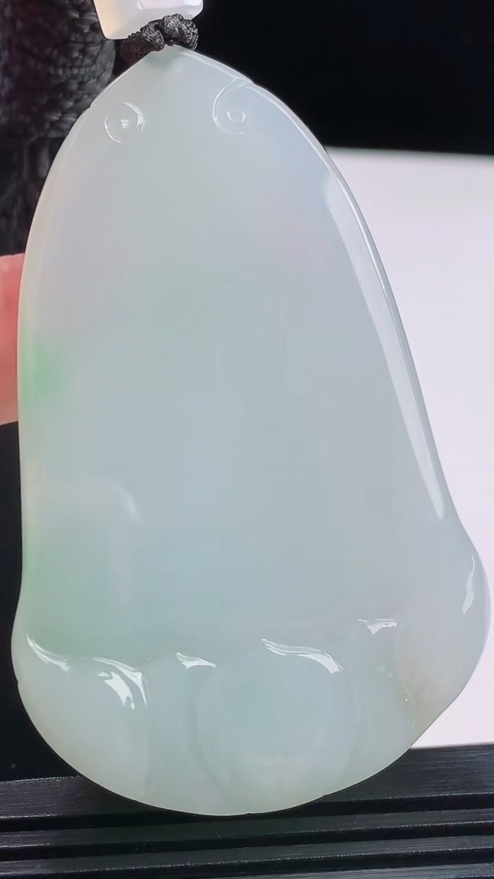 天然A货翡翠素衣观音菩萨吊坠，尺寸65.5-41.7-12.6重量:71.06g
8月24日
