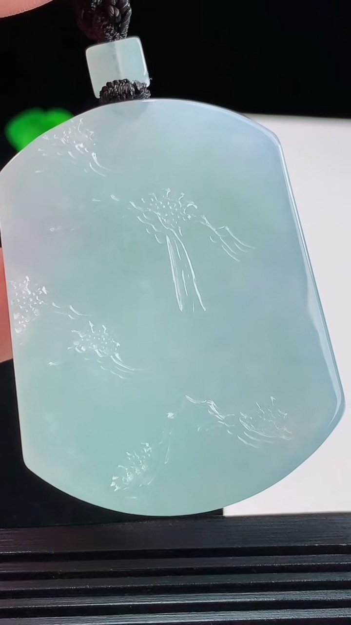 天然A货翡翠山水牌吊坠，尺寸52-40-5.1重量:38.34g
8月24日
