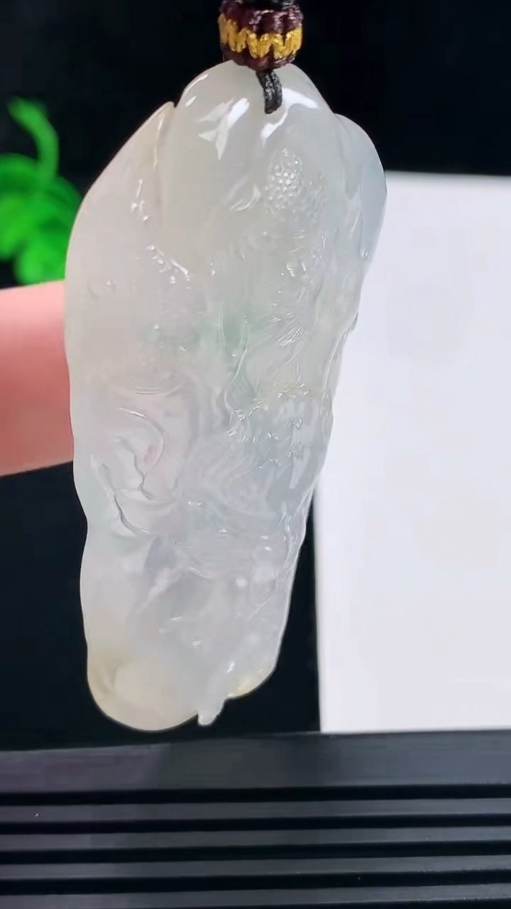 天然A货翡翠龙牌吊坠，尺寸63-31-9 重:29.64g  h1213
8月25日