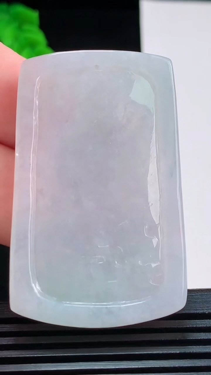 天然A货翡翠千手观音菩萨吊坠，尺寸51.7-31.7-5.6重量:20.36g
8月26日
