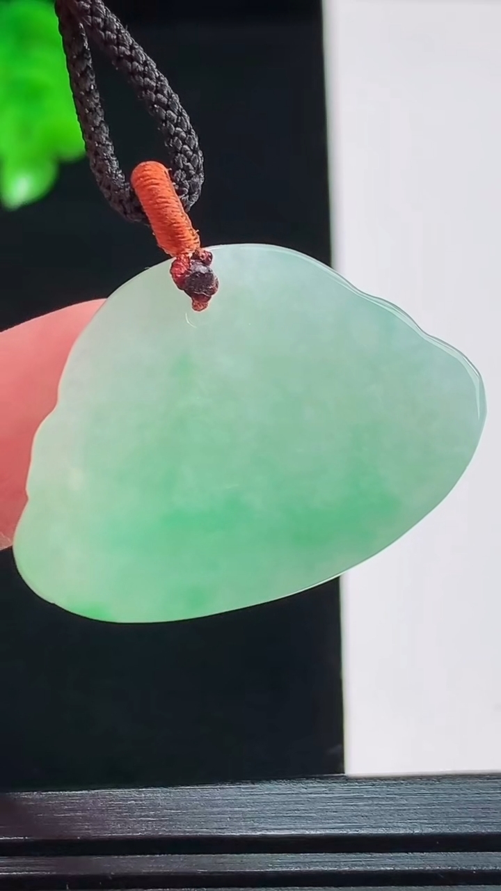 天然A货翡翠佛公吊坠，尺寸23.6-34-7.6重量:10.25g
8月26日