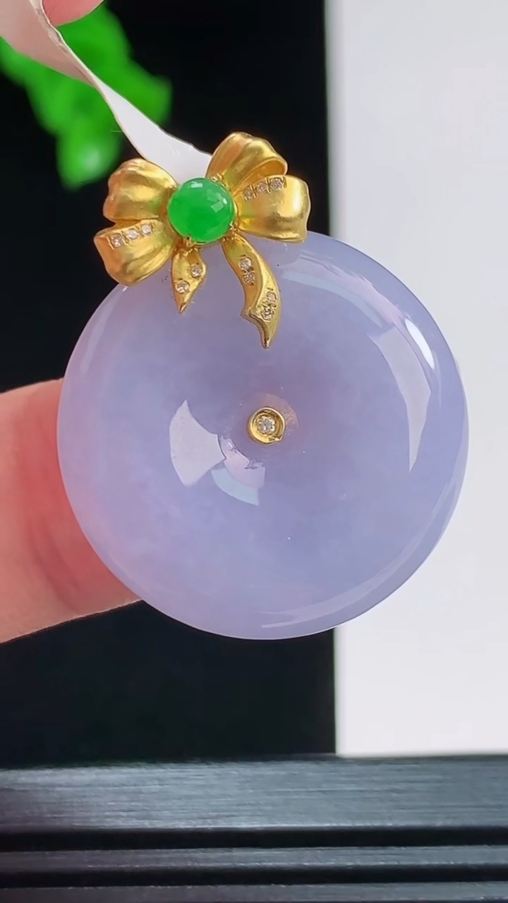 天然A货翡翠18k金紫罗兰平安扣吊坠，尺寸24.3-5.7重量:8.42g
尺寸-:8.428月26