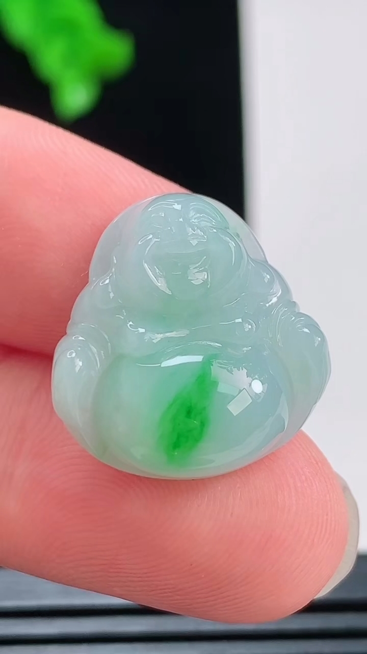 天然A货翡翠佛公吊坠，尺寸20.1-19.1-7.8重量:4.64g
8月26日