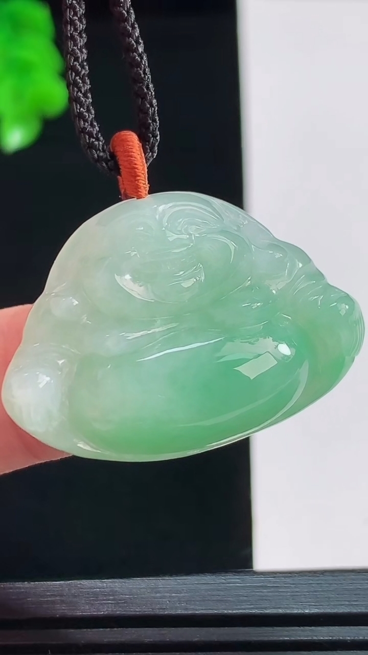 天然A货翡翠佛公吊坠，尺寸23.6-34-7.6重量:10.25g
8月26日